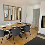 Maison Avec Piscine Dans Un Environnement Idyllique *