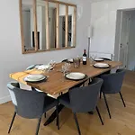 Maison Avec Piscine Dans Un Environnement Idyllique *