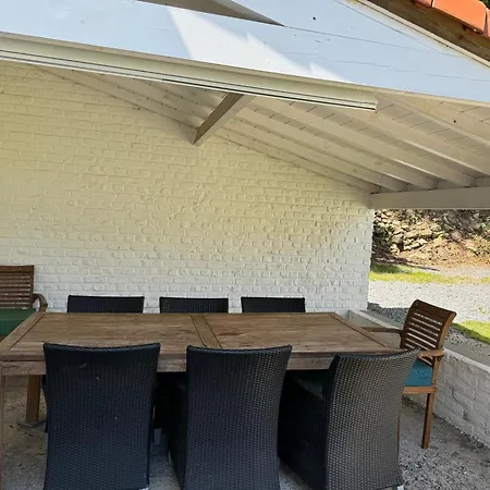 Maison Avec Piscine Dans Un Environnement Idyllique *